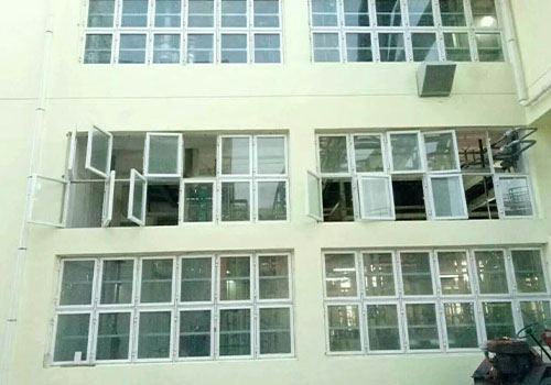 新巴尔虎右泄爆窗安装